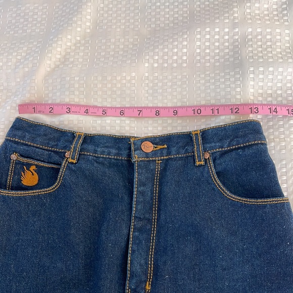 Gloria Vanderbilt midcalf dark blue jean skirt with a back slit - Picture 9 of 14